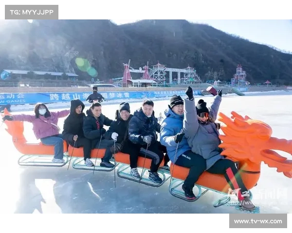 冰上龙舟首现河北赛场,大学生桨频训练挑战平衡 冰上龙舟首现河北赛场,大学生桨频训练挑战平衡