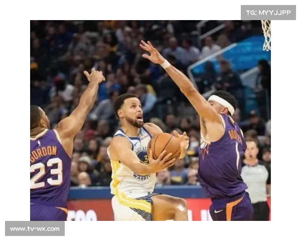 勇士与太阳展开赛季二番战,库里与布克对飙成看点 勇士与太阳展开赛季二番战,库里与布克对飙成看点